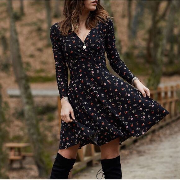 Boutique Dresses & Skirts - Going out of business sale NWT vintage look A line floral dress